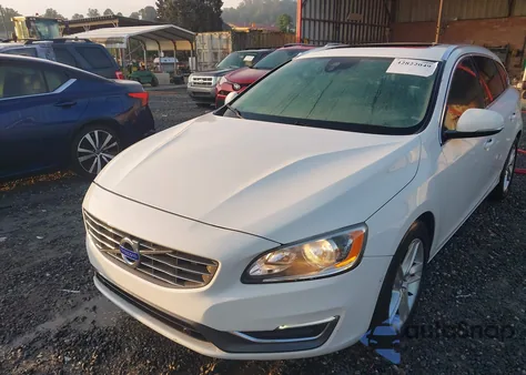 2015 Volvo V60 T5 Premier из США, поврежденный, VIN YV140MEK1F1261749